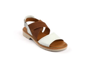 Δερμάτινα σανδάλια σε άσπρο και τακούνι 2,5cm 117127033 Δερμάτινα Σανδάλια